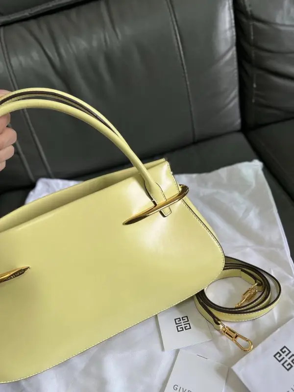 Givenchy Сумка Pinch 28 см з золотий фурнитурой — Фото 3