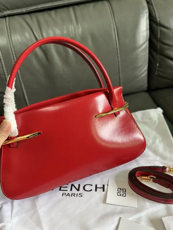 Givenchy A bag Pinch 28 cm from gold фурнитурой — Photo 3