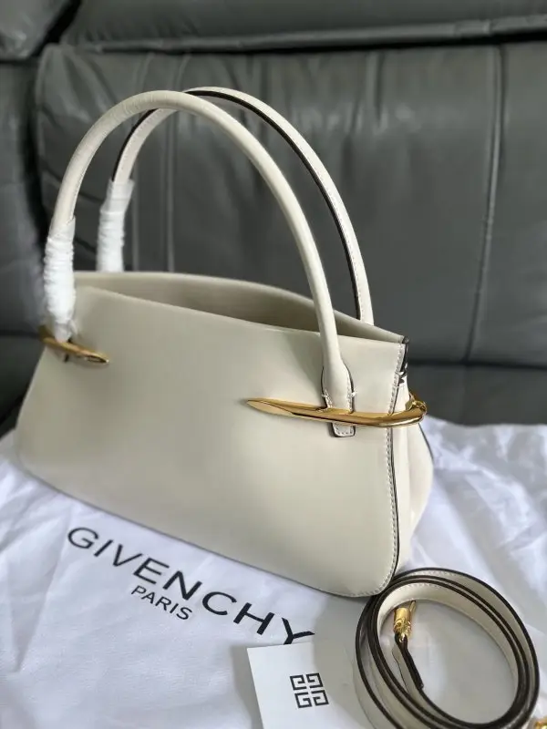Givenchy Сумка Pinch 28 см з золотий фурнитурой — Фото 3