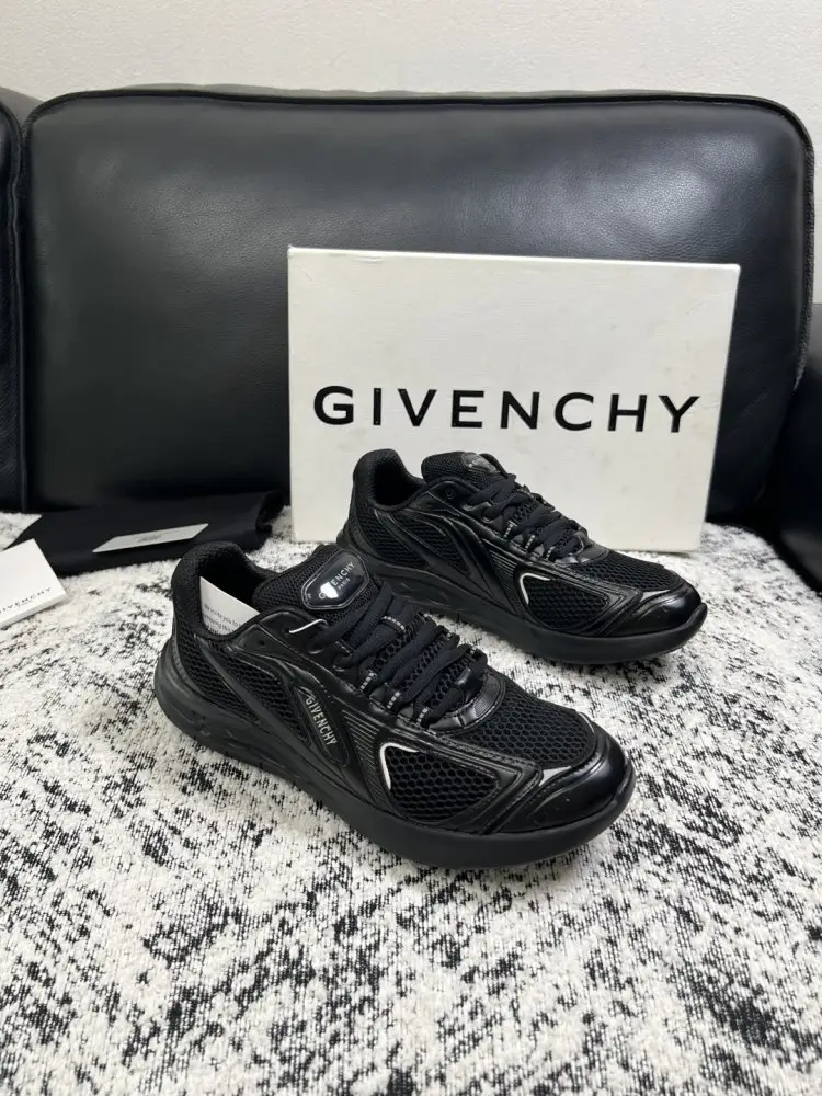 Givenchy — Sneakers men's