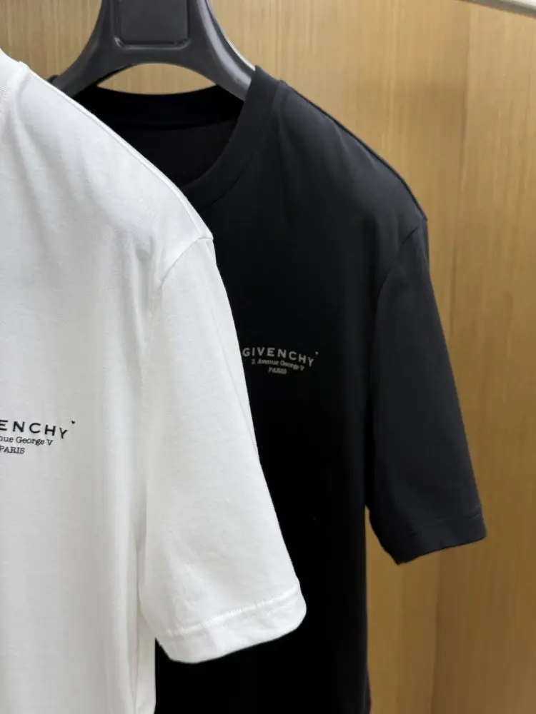 Givenchy T-shirt men's — Photo 3