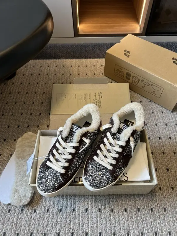 GGDB — Sneakers women's on fur