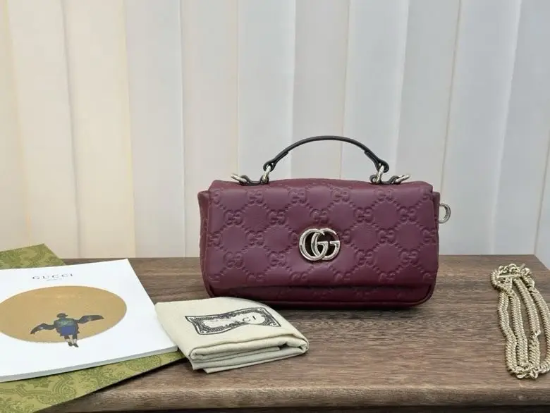 Gucci — Сумка 21 см кожаная с цепочкой