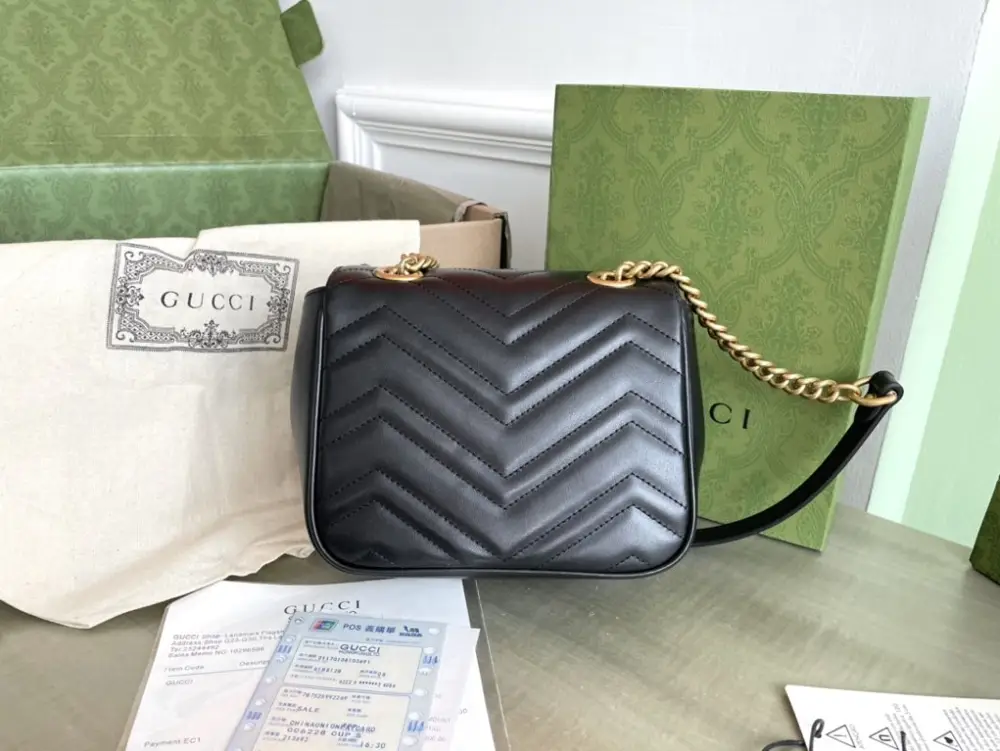 Gucci A bag across shoulder GG Marmont — Photo 2