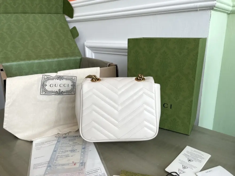 Gucci A bag across shoulder GG Marmont — Photo 2