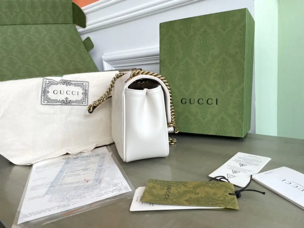 Gucci A bag across shoulder GG Marmont — Photo 3