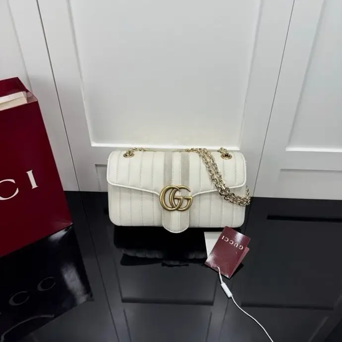 Gucci — A bag GG Marmont 26 cm