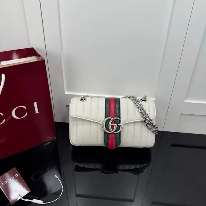 Gucci — A bag GG Marmont 26 cm