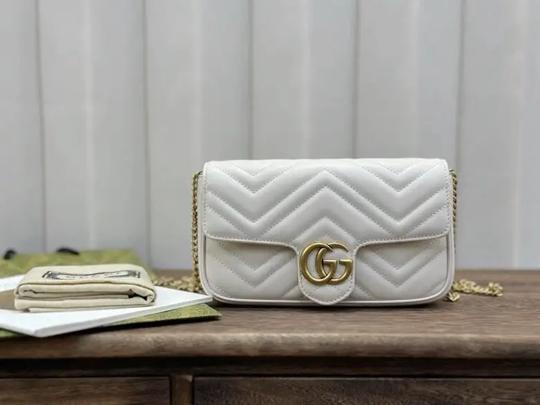 Gucci — Сумка GG Marmont Mini 21 см