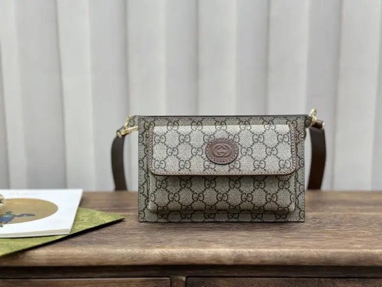 Gucci — A bag GG Supreme 18 cm