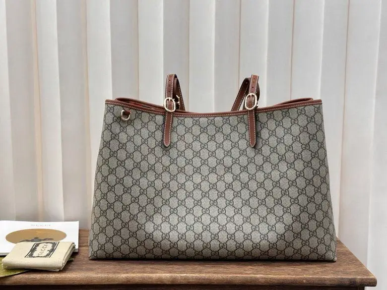 Gucci — A bag тоут 45 cm