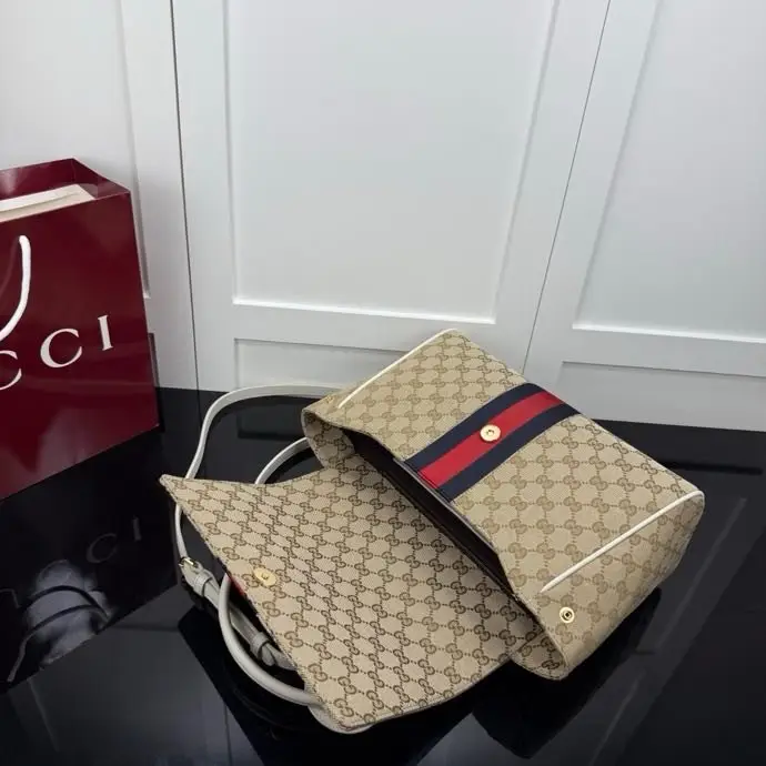 Gucci A bag women's 32 cm — Photo 2