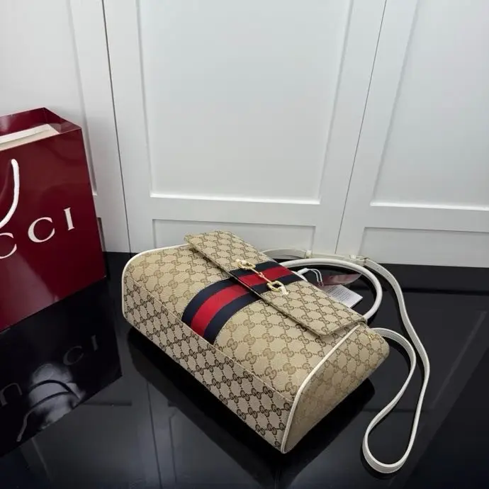 Gucci A bag women's 32 cm — Photo 4