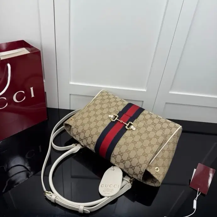 Gucci A bag women's 32 cm — Photo 5