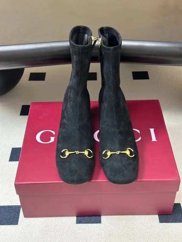 Gucci — Класичні ботильйони Gucci на високому підборах з пряжкою