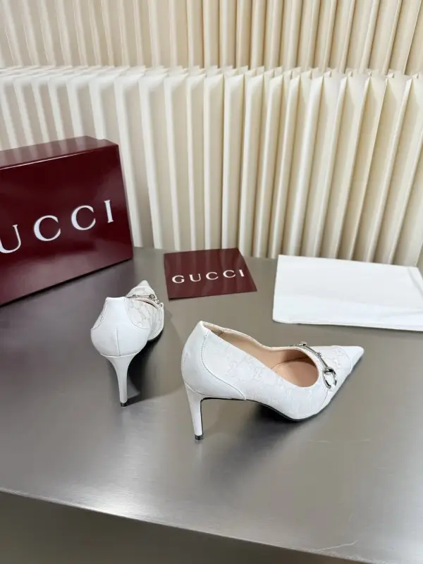Gucci Classic shoes Gucci from sharp the toe and a metal buckle — Photo 5