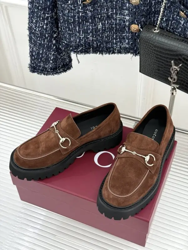 Gucci Лоферы на платформі з пряжкою — Фото 2
