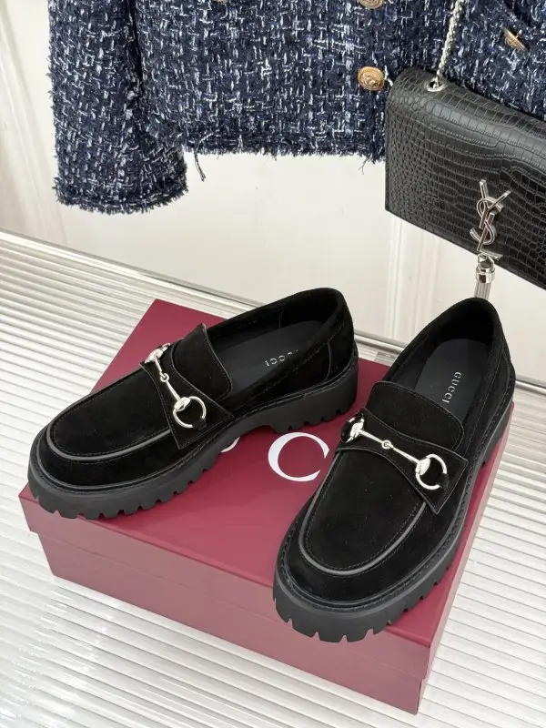 Gucci Лоферы на платформі з пряжкою — Фото 2