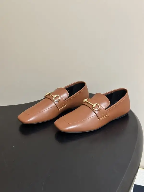 Gucci — Лоферы женские с пряжкой Horsebit