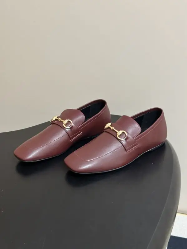 Gucci — Лоферы женские с пряжкой Horsebit