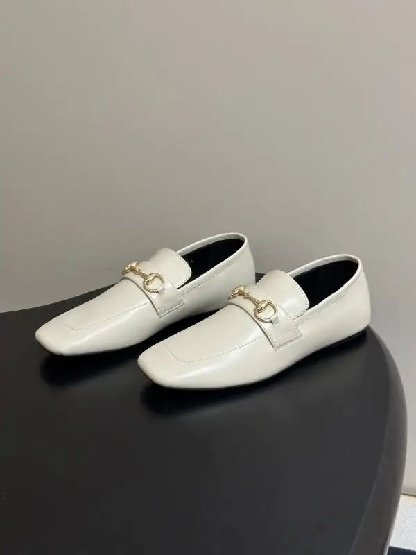 Gucci — Лоферы женские с пряжкой Horsebit