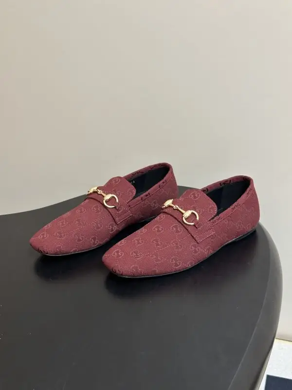 Gucci — Лоферы женские с пряжкой Horsebit