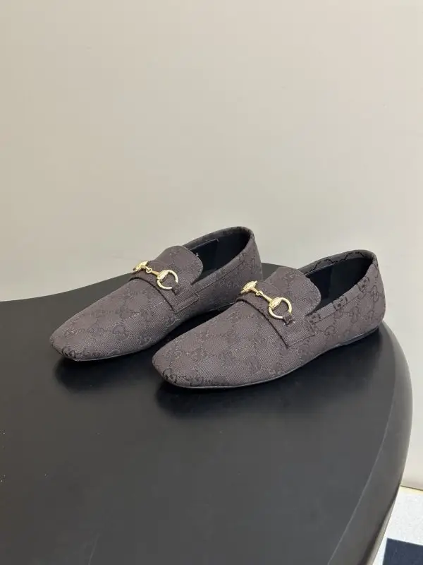 Gucci — Лоферы женские с пряжкой Horsebit