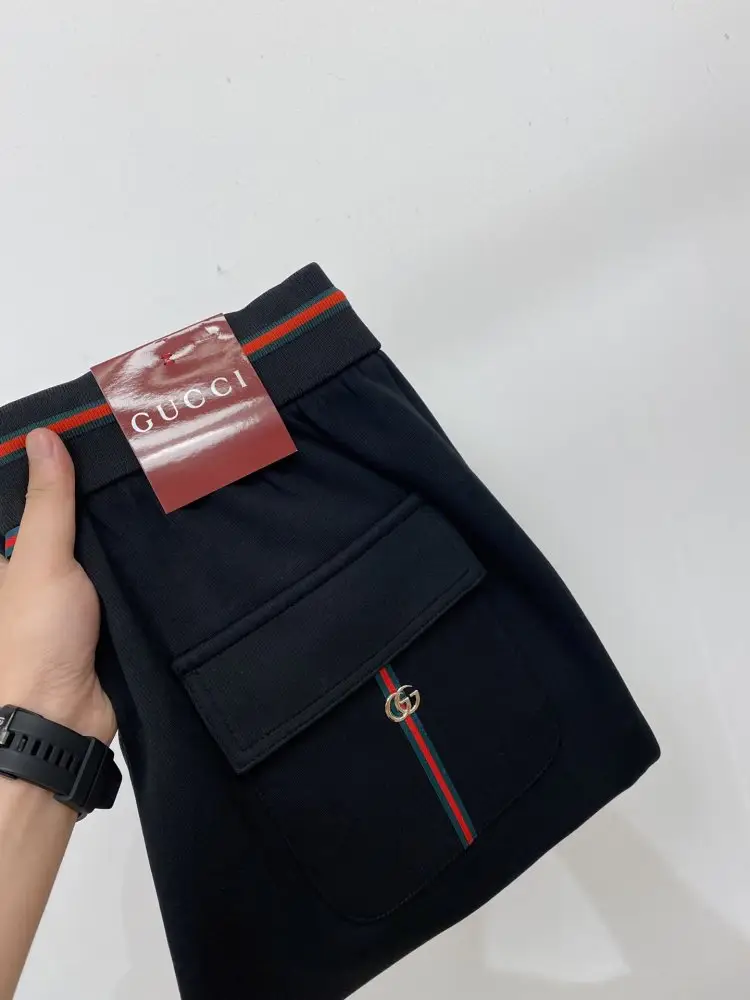 Gucci — Pants sport men's