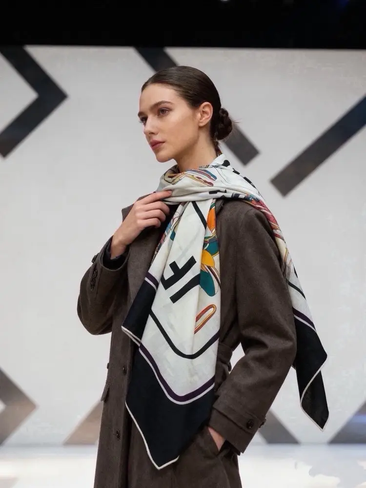 Gucci Scarf of cashmere — Photo 3