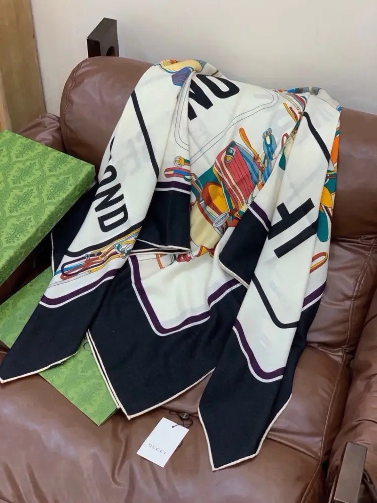 Gucci Scarf of cashmere — Photo 4