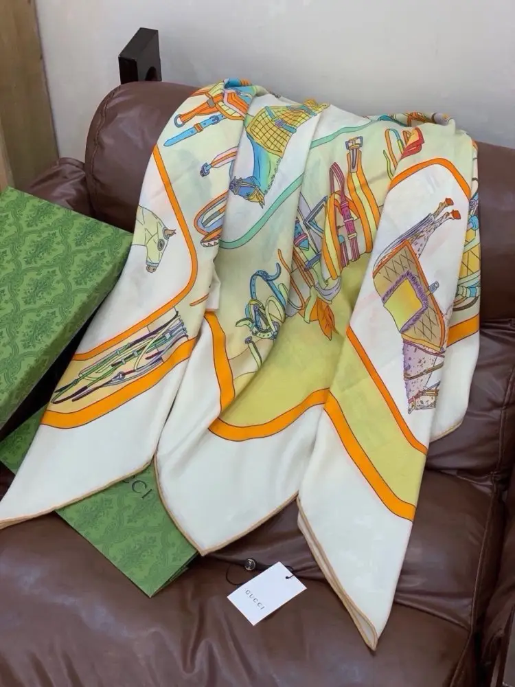 Gucci Scarf of cashmere — Photo 4
