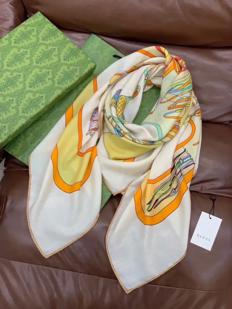 Gucci Scarf of cashmere — Photo 5