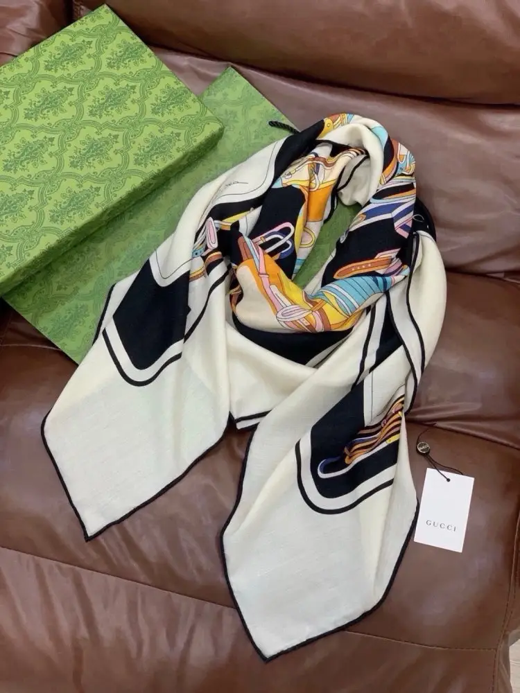 Gucci Scarf of cashmere — Photo 5