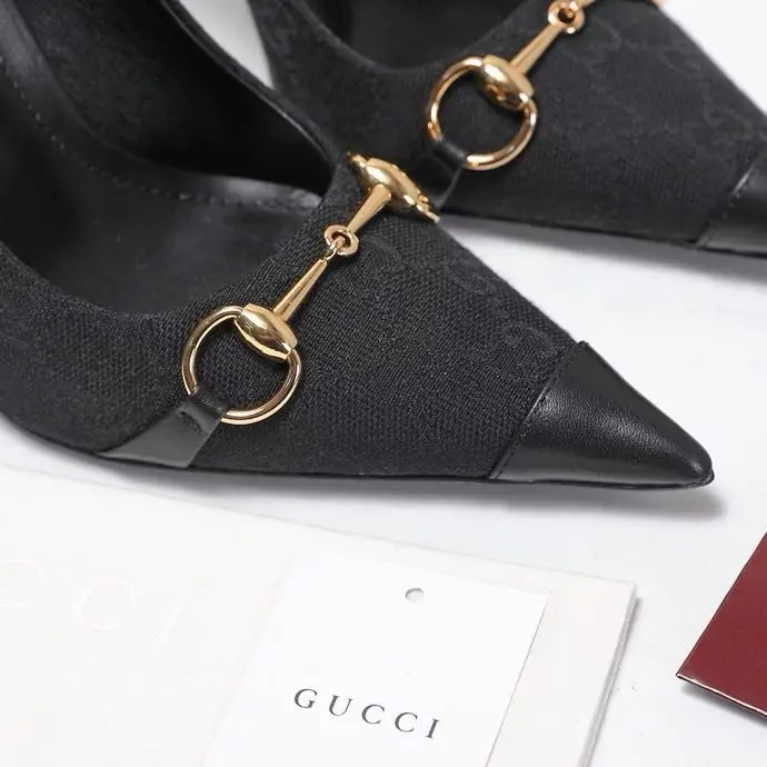 Gucci Shoes boats Bombshell on high heel — Photo 2