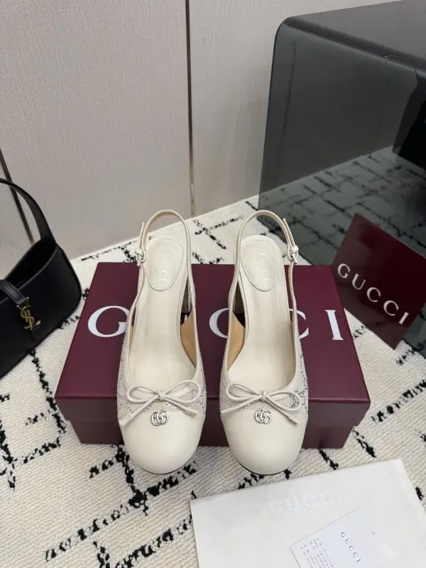 Gucci Туфли Horsebit на каблуке — Фото 2