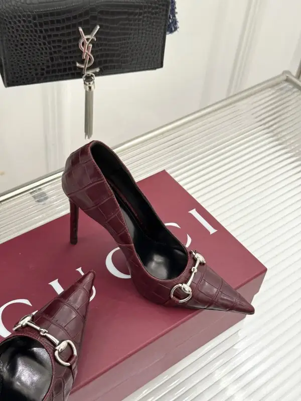 Gucci Shoes on high heel from sharp the toe — Photo 5