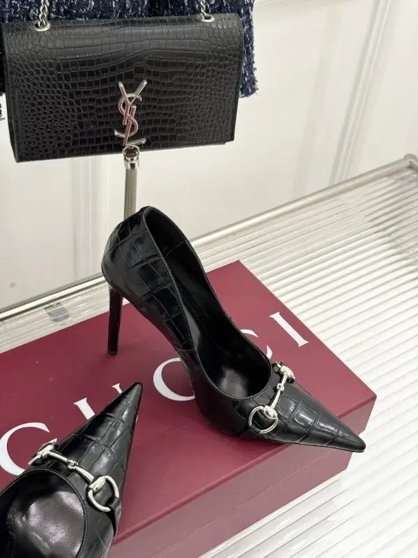 Gucci Туфлі на високому підборах з гострим носком — Фото 5