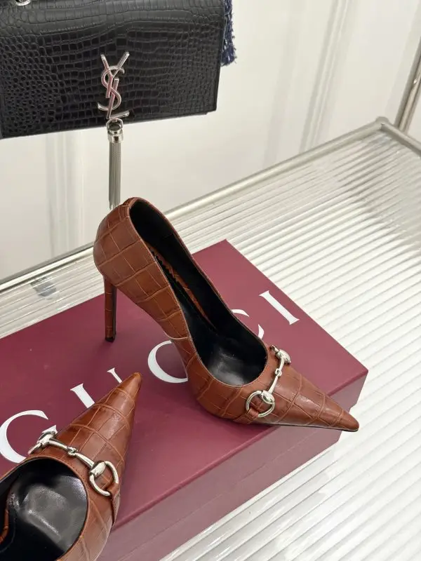Gucci Туфлі на високому підборах з гострим носком — Фото 5