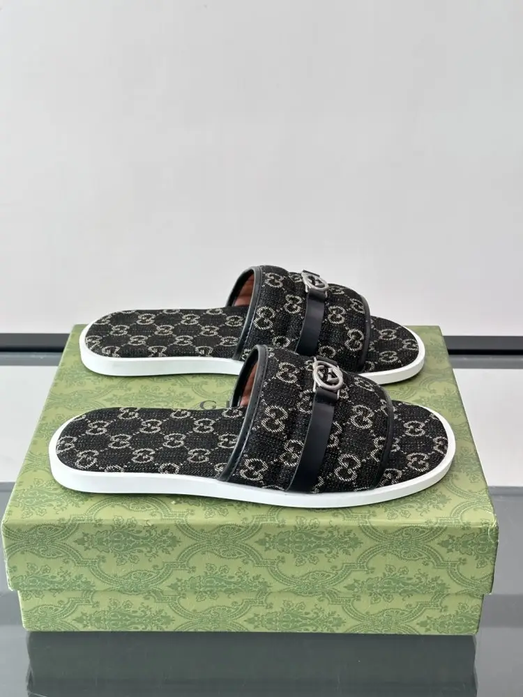 Gucci — Шльопанці чоловічі