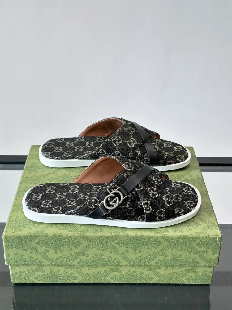 Gucci — Шльопанці чоловічі