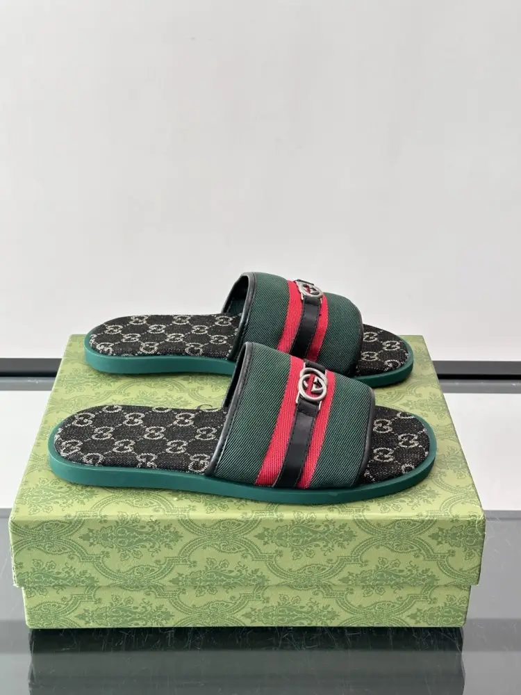 Gucci — Шльопанці чоловічі