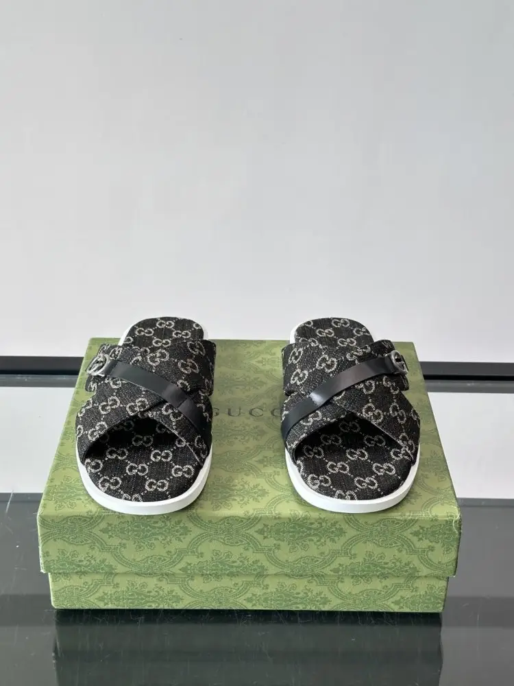 Gucci Шльопанці чоловічі — Фото 2