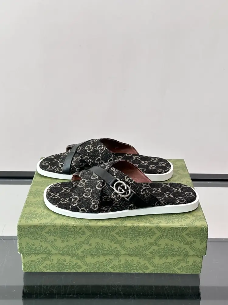 Gucci Шльопанці чоловічі — Фото 3