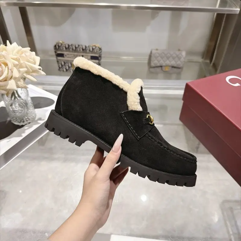 Gucci Winter women's suede shoes — Photo 5