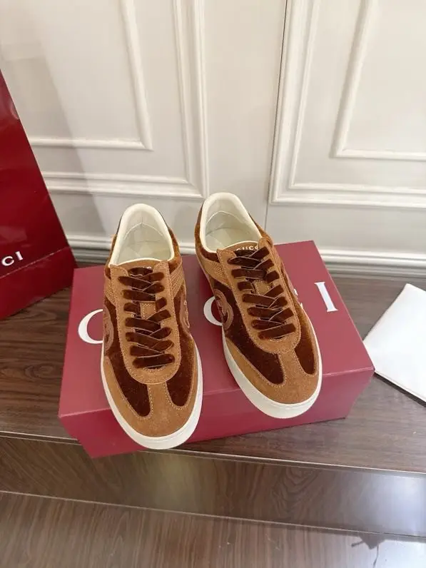 Gucci — Жіночі кросівки Gucci Double G