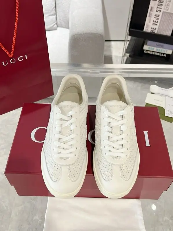 Gucci — Жіночі кросівки Gucci Double G