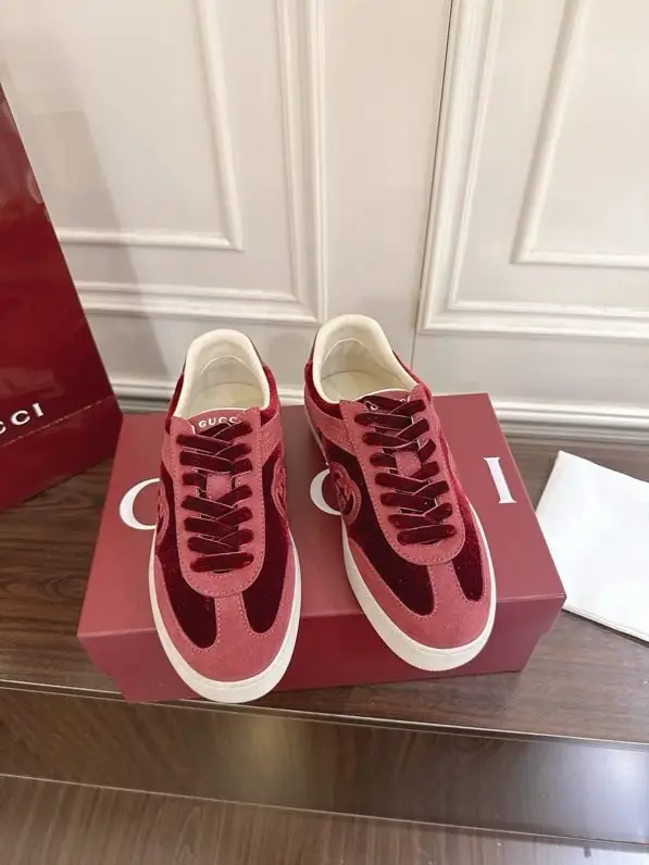 Gucci — Жіночі кросівки Gucci Double G