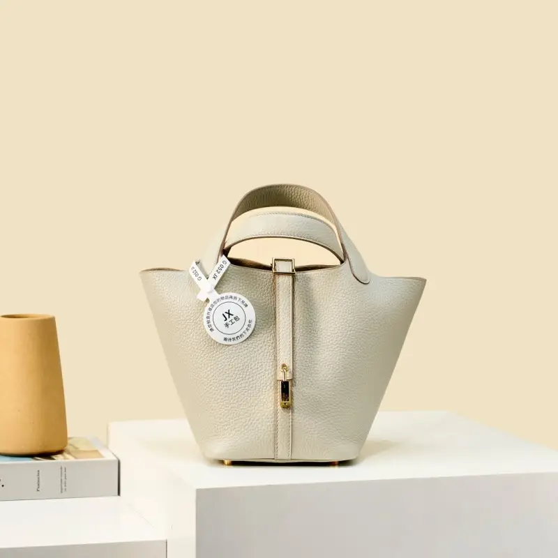 Hermes — Сумка-відро Picotin Lock 18 з шкіри Clemence