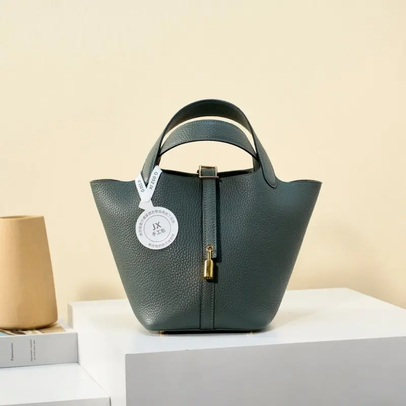 Hermes — Сумка-відро Picotin Lock 18 з шкіри Clemence