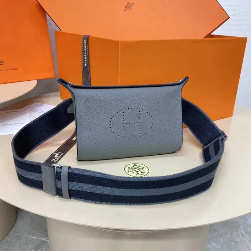 Hermes — Сумка Hermès Videpoches 27 см в коже Togo